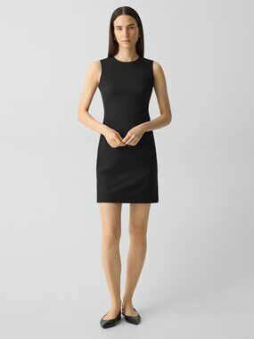 Theory - Sleeveless Fitted Dress in Good Wool. Black. Size 12